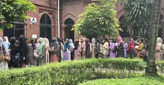 ডাকসু নির্বাচন: নারী ভোটকেন্দ্রে সকাল থেকেই দীর্ঘ লাইন